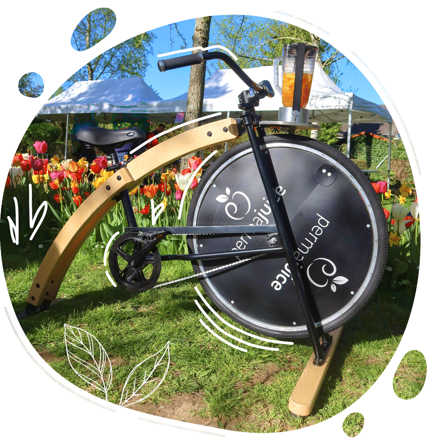 Vélo blender Woody avec fond fleuri, vert et naturel.