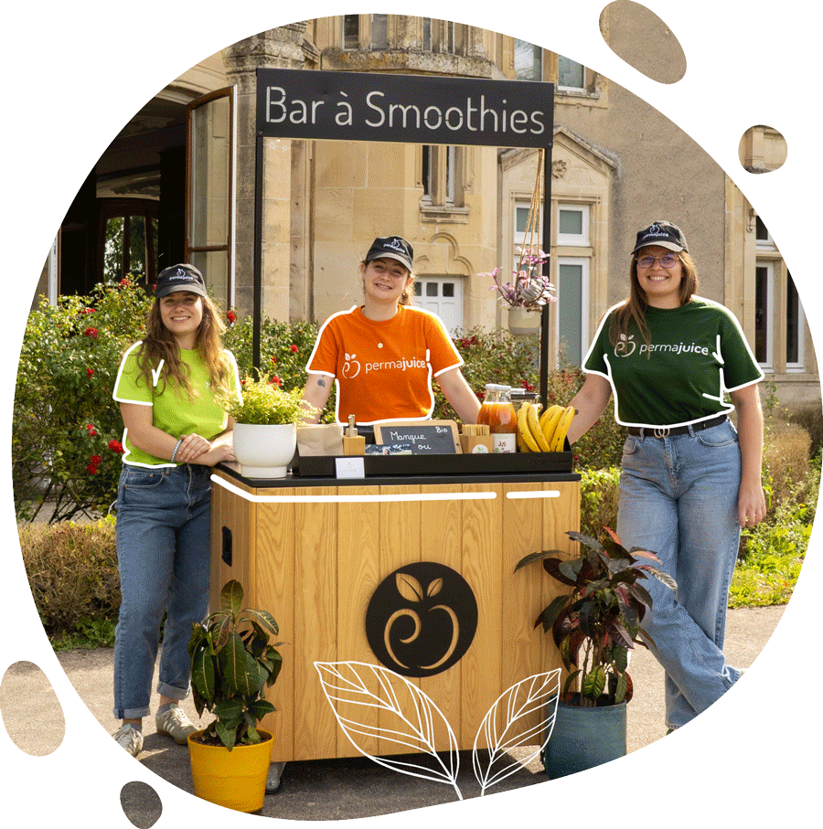 Animateurs Permajuice formés avec un bar à smoothies pour accueillir les participants