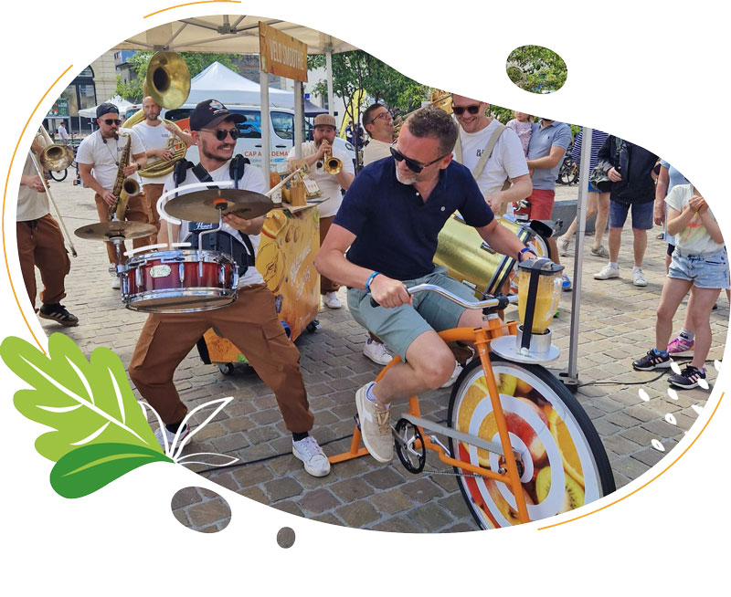 Visuel présentant un participant au vélo smoothie