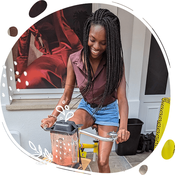 Visuel indiquant la compatibilité du Blender Omniblend avec un vélo smoothie