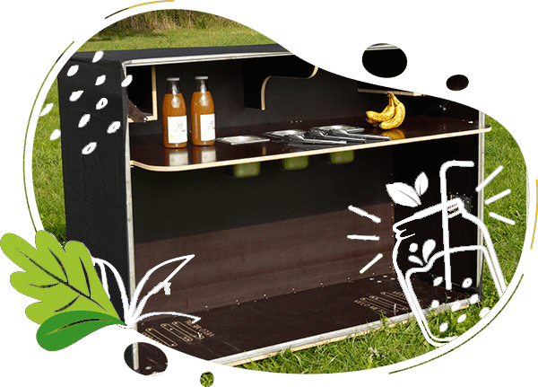 Grande FlightCase transformée en comptoir pour préparer et servir des smoothies