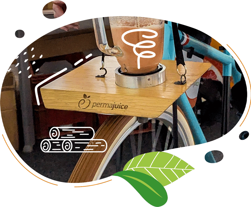 Vue de près sur le support blender en bois massif du vélo Vintage